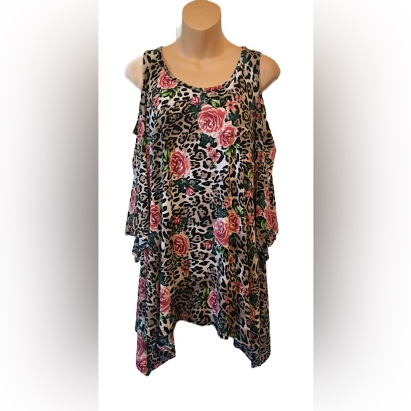 Lovely J Tunic - Picture 2 of 5